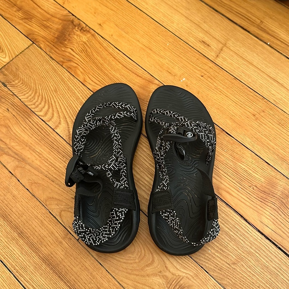 Black Chacos size 6 women’s